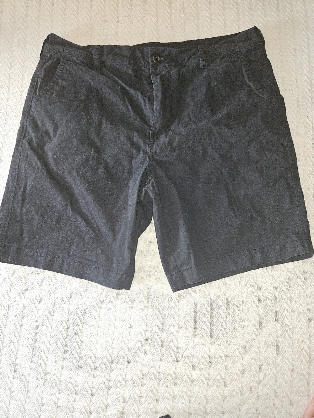 Aeropostale Men's Navy Flat-Front Casual Shorts